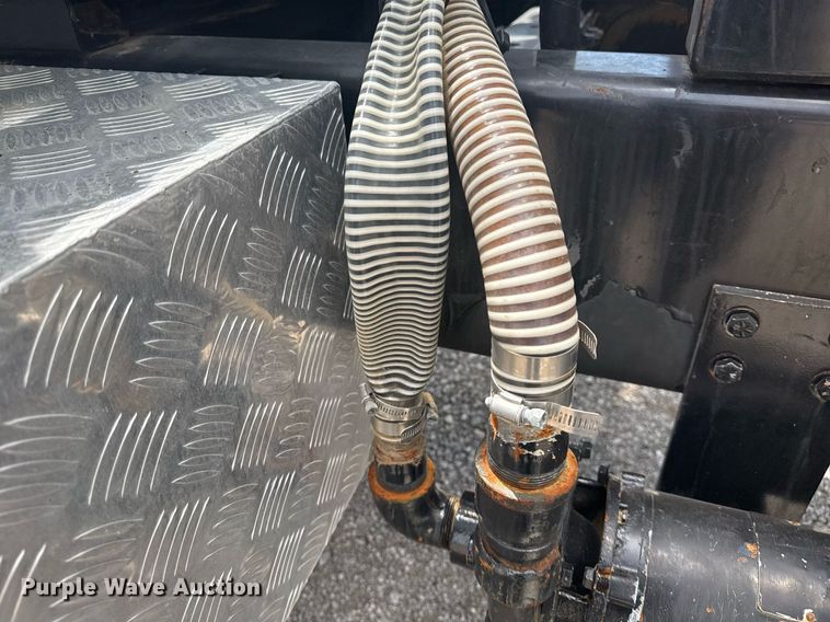 image for item EG5973 2002 Sterling L9500 sewer jetter truck