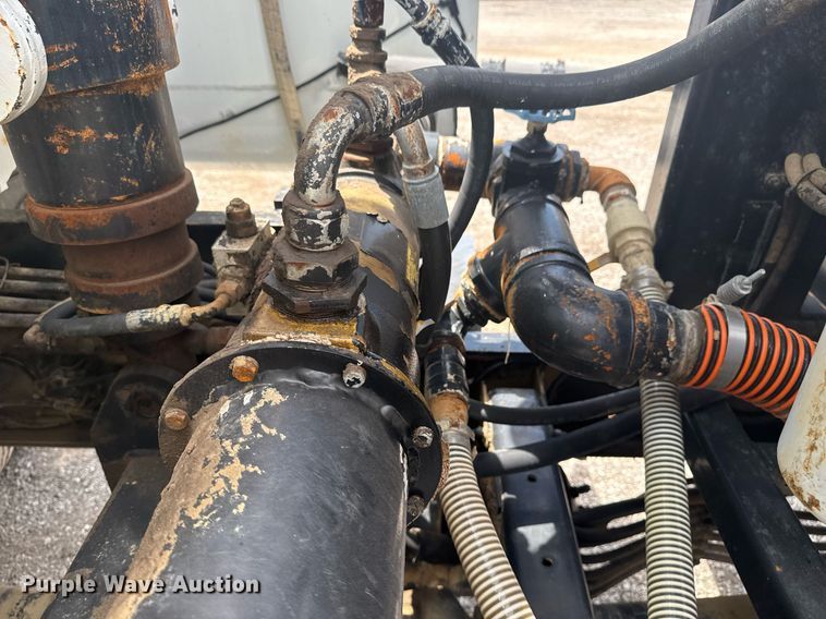 image for item EG5973 2002 Sterling L9500 sewer jetter truck