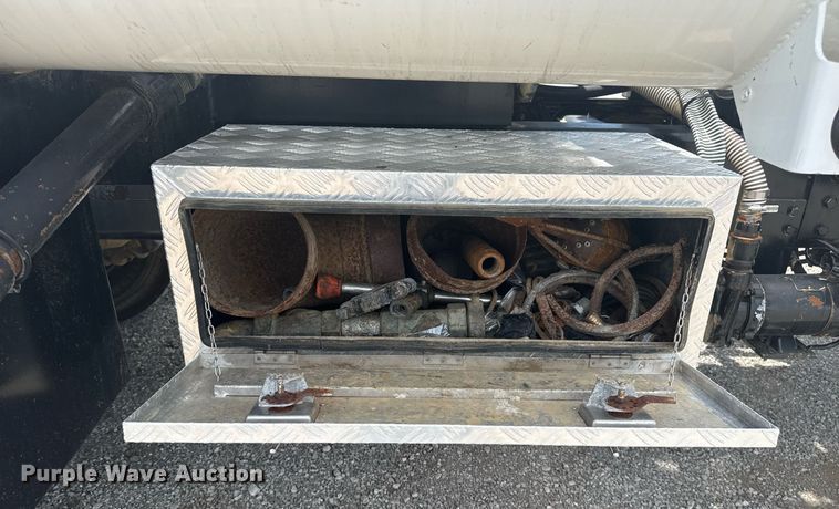 image for item EG5973 2002 Sterling L9500 sewer jetter truck