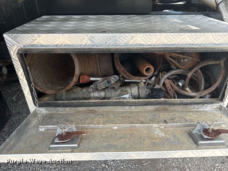 image for item EG5973 2002 Sterling L9500 sewer jetter truck