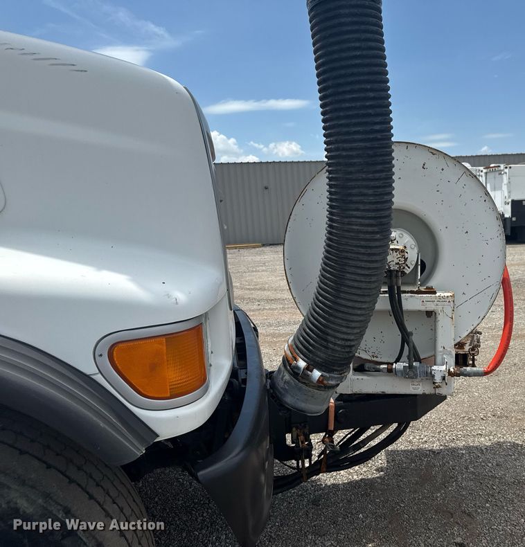 image for item EG5973 2002 Sterling L9500 sewer jetter truck