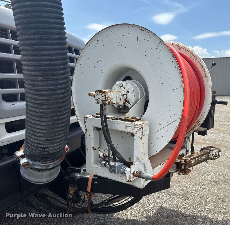 image for item EG5973 2002 Sterling L9500 sewer jetter truck