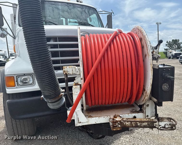 image for item EG5973 2002 Sterling L9500 sewer jetter truck