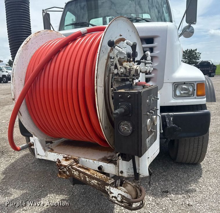 image for item EG5973 2002 Sterling L9500 sewer jetter truck
