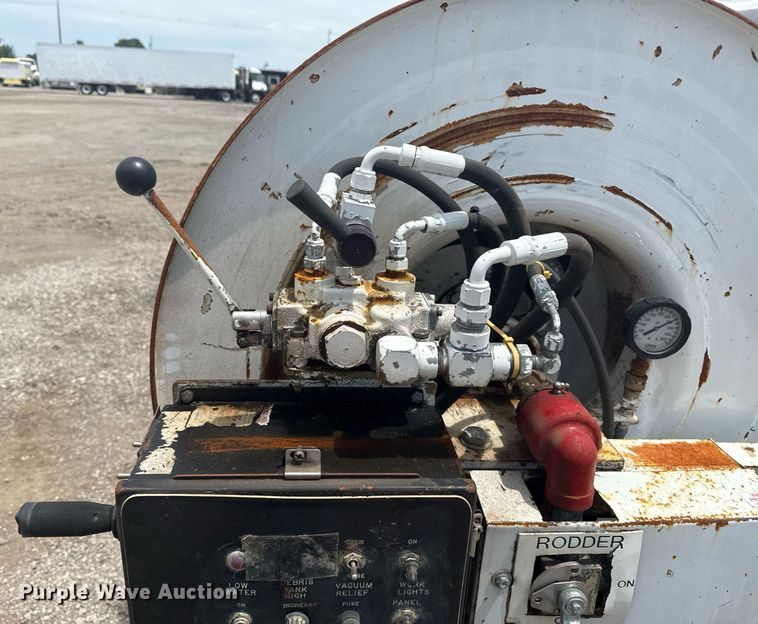 image for item EG5973 2002 Sterling L9500 sewer jetter truck