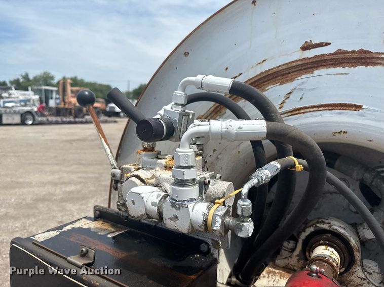 image for item EG5973 2002 Sterling L9500 sewer jetter truck