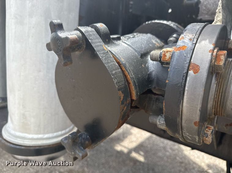 image for item EG5973 2002 Sterling L9500 sewer jetter truck