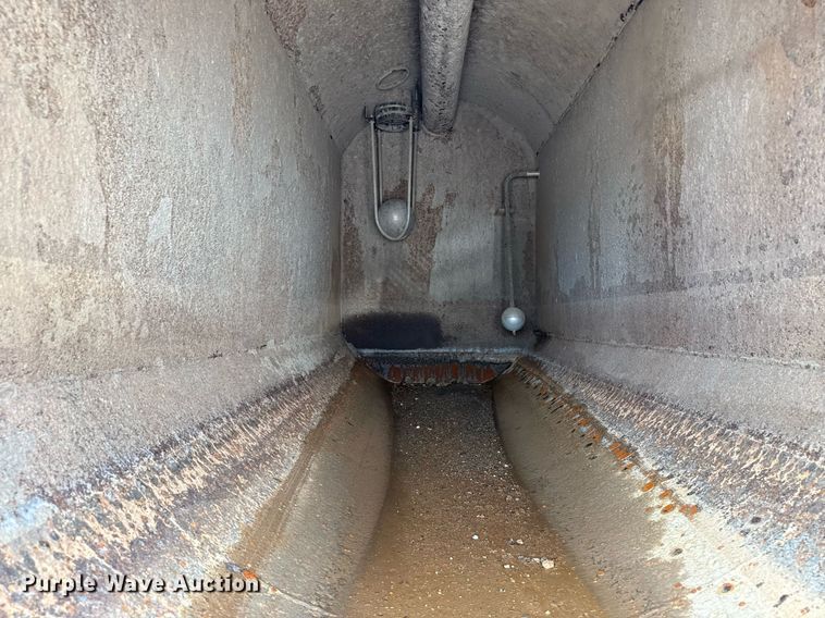 image for item EG5973 2002 Sterling L9500 sewer jetter truck