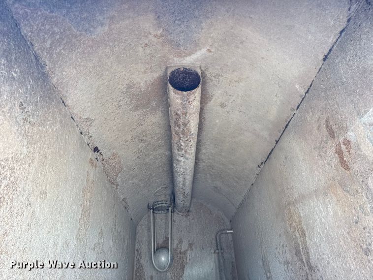 image for item EG5973 2002 Sterling L9500 sewer jetter truck