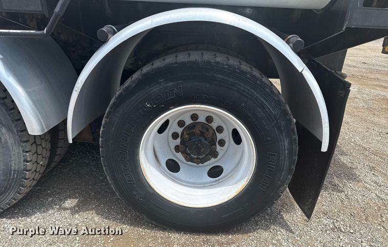 image for item EG5973 2002 Sterling L9500 sewer jetter truck