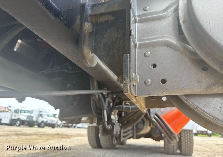 image for item EG5973 2002 Sterling L9500 sewer jetter truck