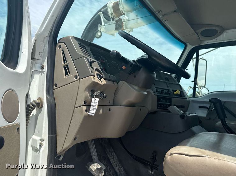 image for item EG5973 2002 Sterling L9500 sewer jetter truck