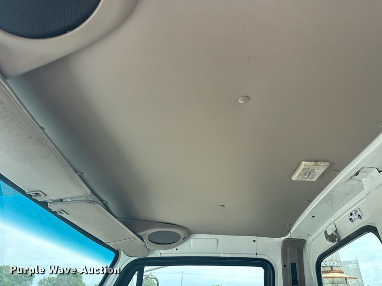 image for item EG5973 2002 Sterling L9500 sewer jetter truck