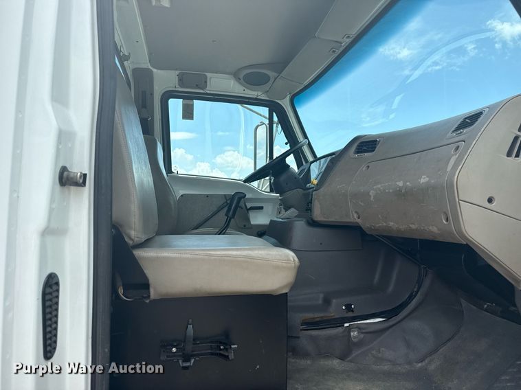 image for item EG5973 2002 Sterling L9500 sewer jetter truck