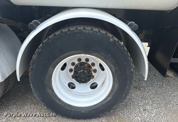 image for item EG5973 2002 Sterling L9500 sewer jetter truck