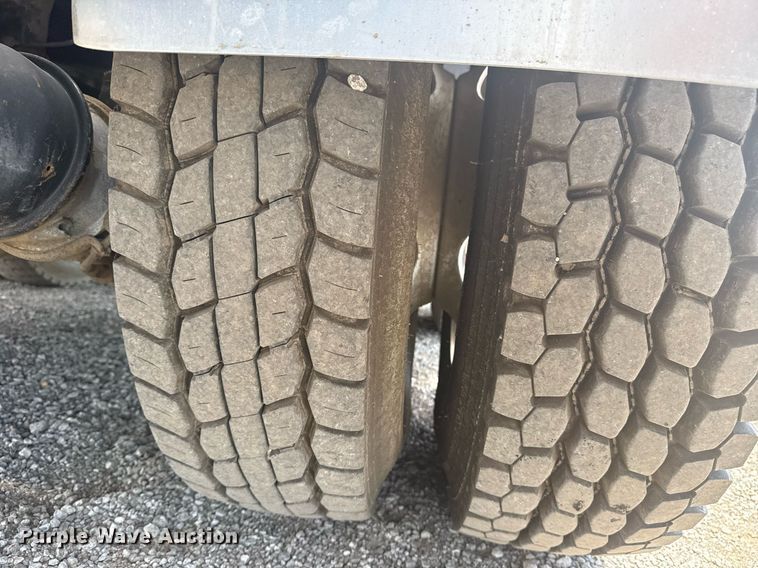 image for item EG5973 2002 Sterling L9500 sewer jetter truck