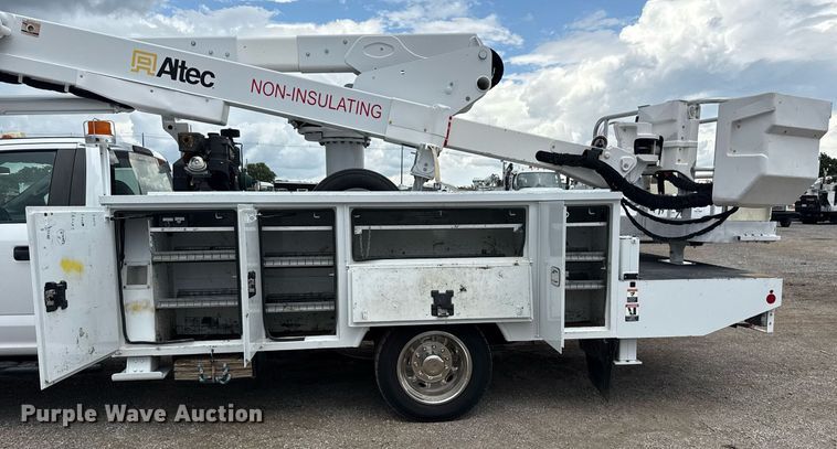 image for item EG5977 2018 Ford F550 Super Duty bucket truck