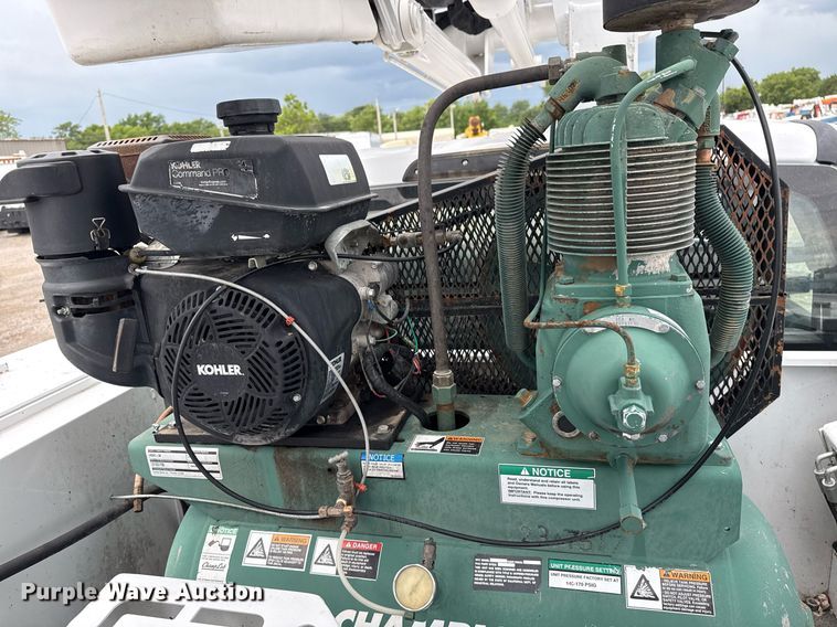 image for item EG5977 2018 Ford F550 Super Duty bucket truck