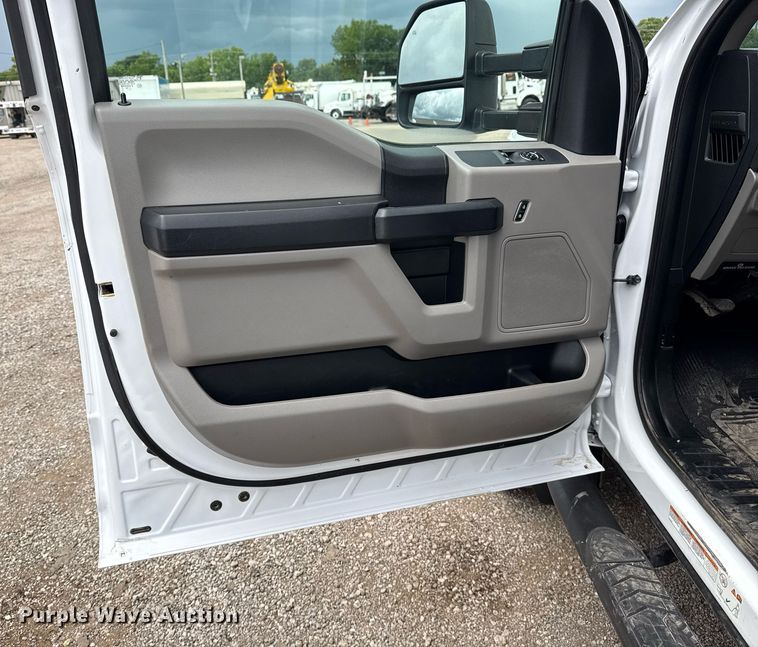 image for item EG5977 2018 Ford F550 Super Duty bucket truck