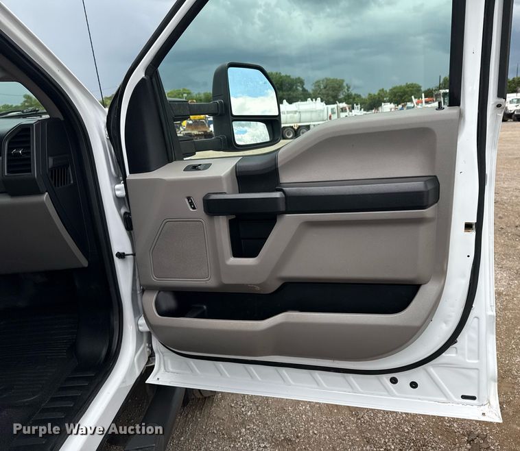 image for item EG5977 2018 Ford F550 Super Duty bucket truck