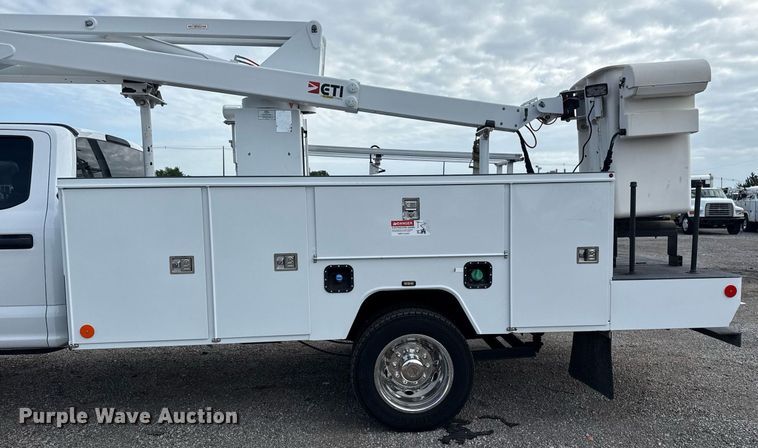 image for item EG5978 2017 Ford F550 Super Duty Crew Cab bucket truck