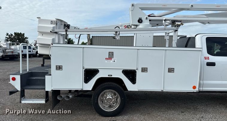 image for item EG5978 2017 Ford F550 Super Duty Crew Cab bucket truck