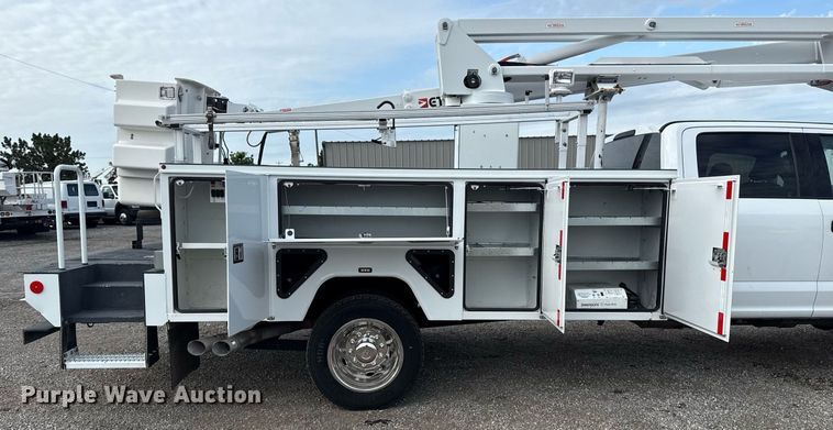 image for item EG5978 2017 Ford F550 Super Duty Crew Cab bucket truck