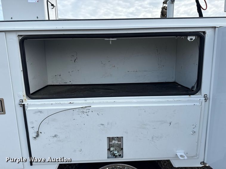 image for item EG5978 2017 Ford F550 Super Duty Crew Cab bucket truck