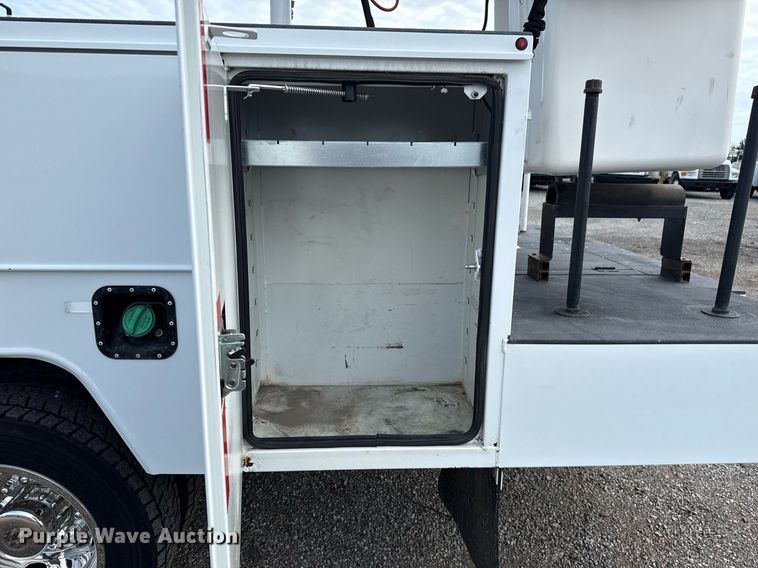 image for item EG5978 2017 Ford F550 Super Duty Crew Cab bucket truck