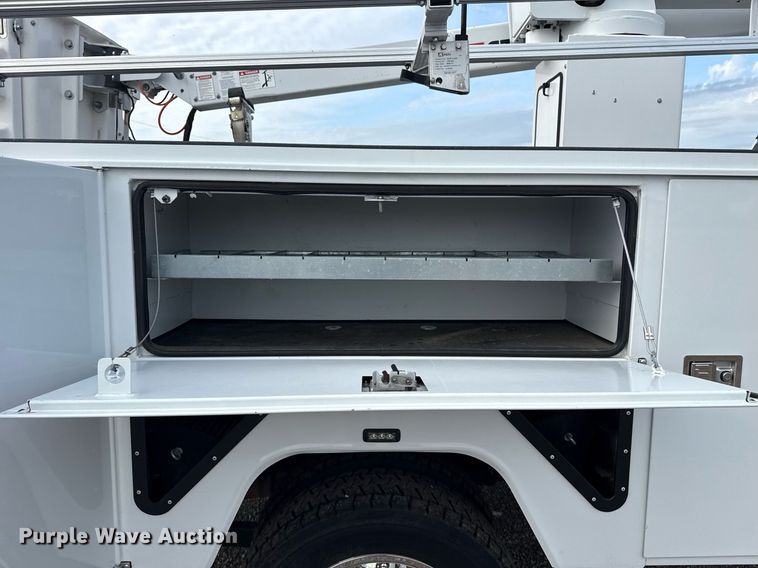 image for item EG5978 2017 Ford F550 Super Duty Crew Cab bucket truck