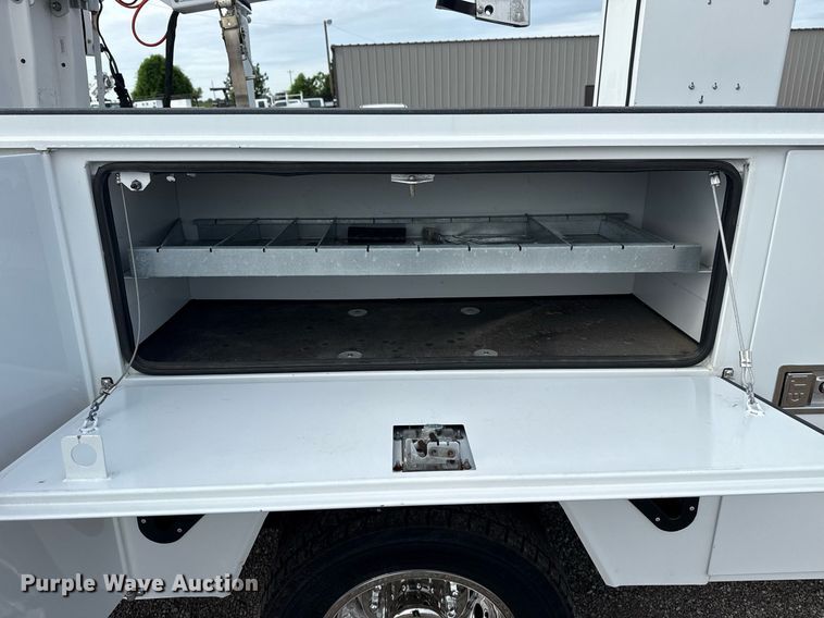 image for item EG5978 2017 Ford F550 Super Duty Crew Cab bucket truck