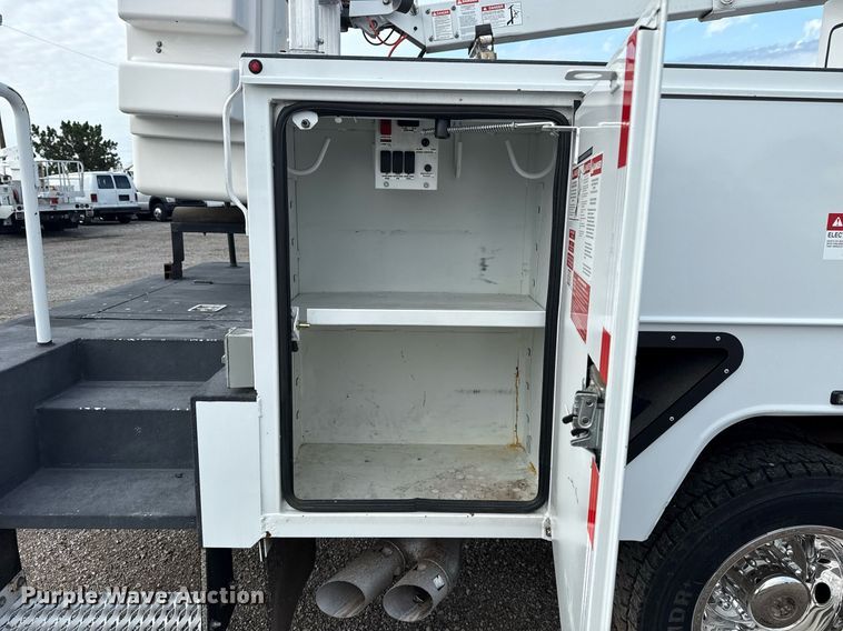 image for item EG5978 2017 Ford F550 Super Duty Crew Cab bucket truck