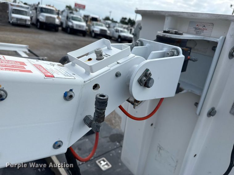 image for item EG5978 2017 Ford F550 Super Duty Crew Cab bucket truck