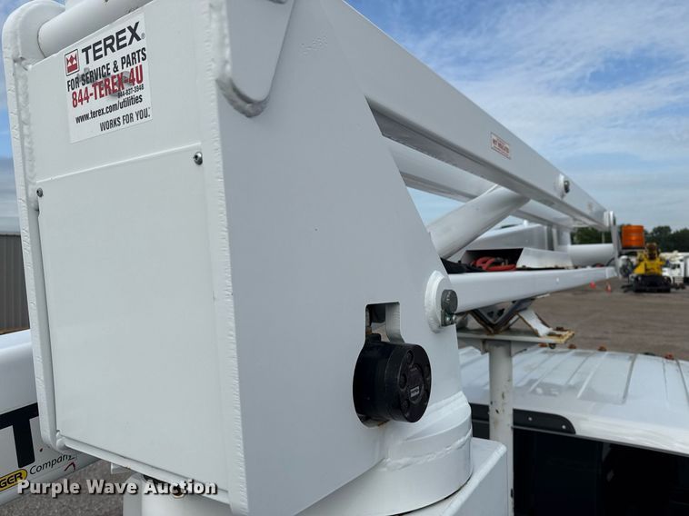 image for item EG5978 2017 Ford F550 Super Duty Crew Cab bucket truck