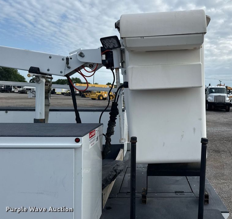 image for item EG5978 2017 Ford F550 Super Duty Crew Cab bucket truck