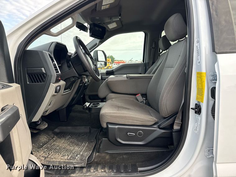 image for item EG5978 2017 Ford F550 Super Duty Crew Cab bucket truck