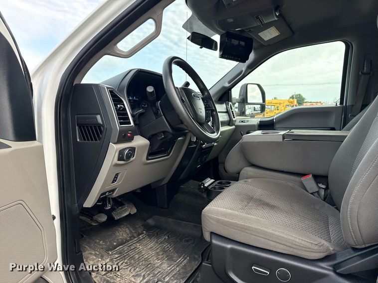 image for item EG5978 2017 Ford F550 Super Duty Crew Cab bucket truck