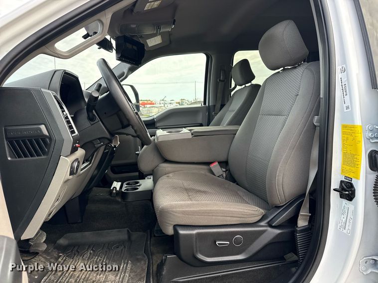 image for item EG5978 2017 Ford F550 Super Duty Crew Cab bucket truck