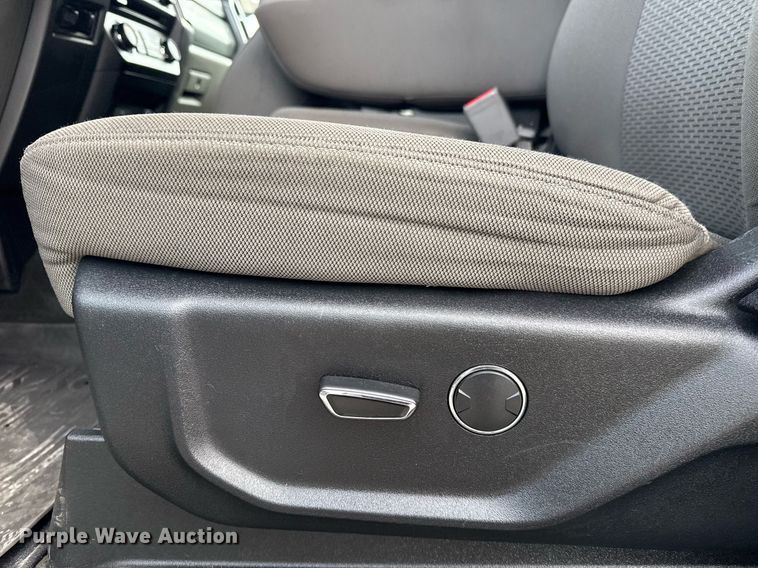 image for item EG5978 2017 Ford F550 Super Duty Crew Cab bucket truck