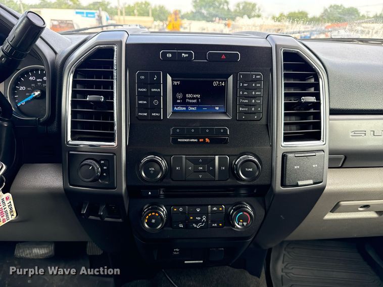 image for item EG5978 2017 Ford F550 Super Duty Crew Cab bucket truck