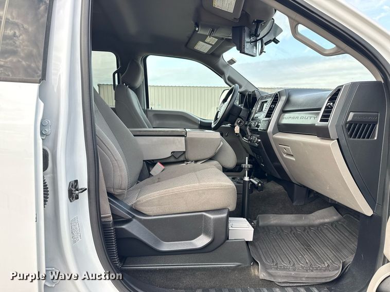 image for item EG5978 2017 Ford F550 Super Duty Crew Cab bucket truck