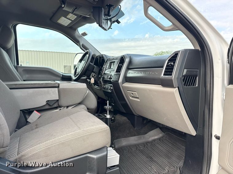 image for item EG5978 2017 Ford F550 Super Duty Crew Cab bucket truck