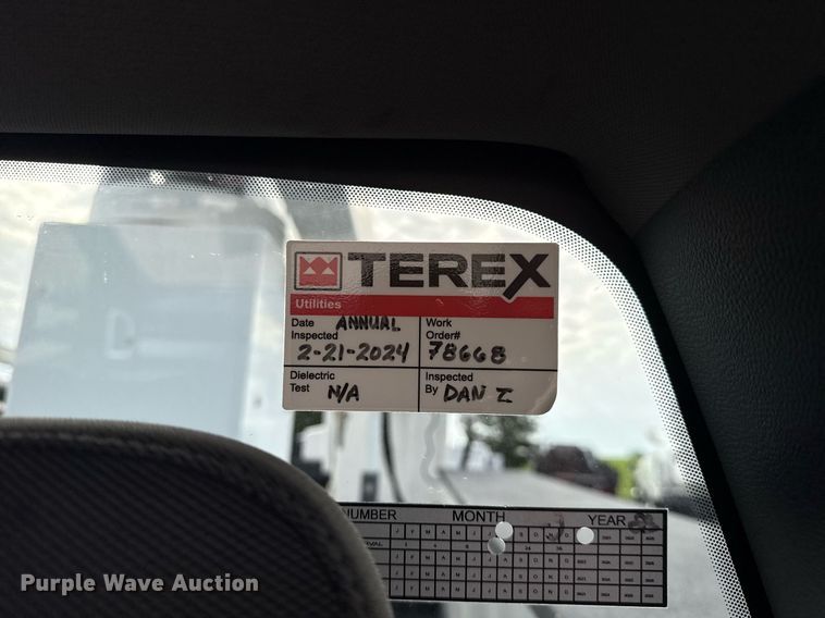 image for item EG5978 2017 Ford F550 Super Duty Crew Cab bucket truck