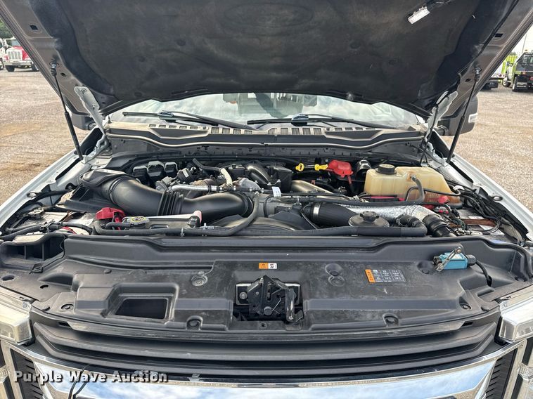 image for item EG5978 2017 Ford F550 Super Duty Crew Cab bucket truck