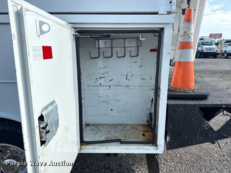 image for item EG5979 2011 Ford F450 Super Duty bucket truck