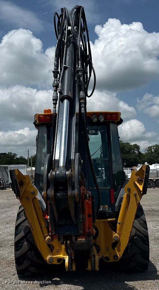 image for item EG5983 2015 John Deere 410L backhoe