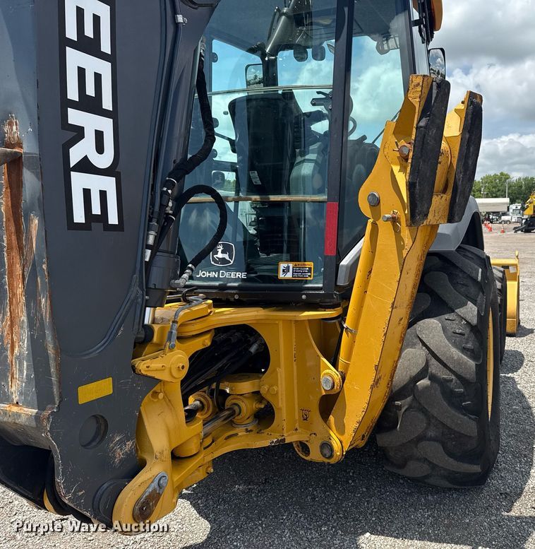 image for item EG5983 2015 John Deere 410L backhoe