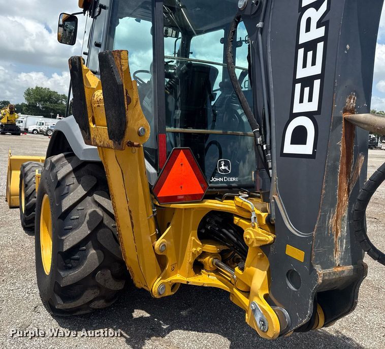 image for item EG5983 2015 John Deere 410L backhoe