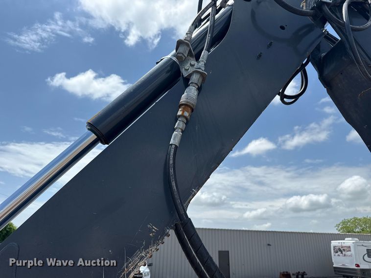 image for item EG5983 2015 John Deere 410L backhoe