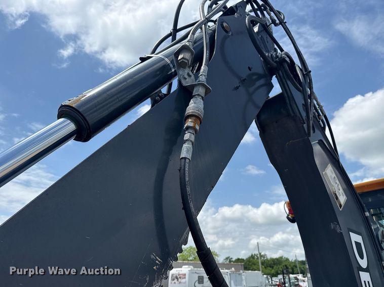 image for item EG5983 2015 John Deere 410L backhoe